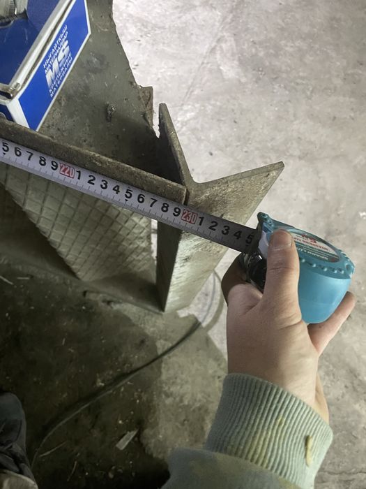 Продам лестницу металлическую