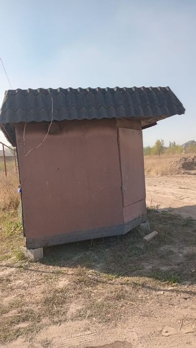 Киоск кантеинер находится в илиском районе