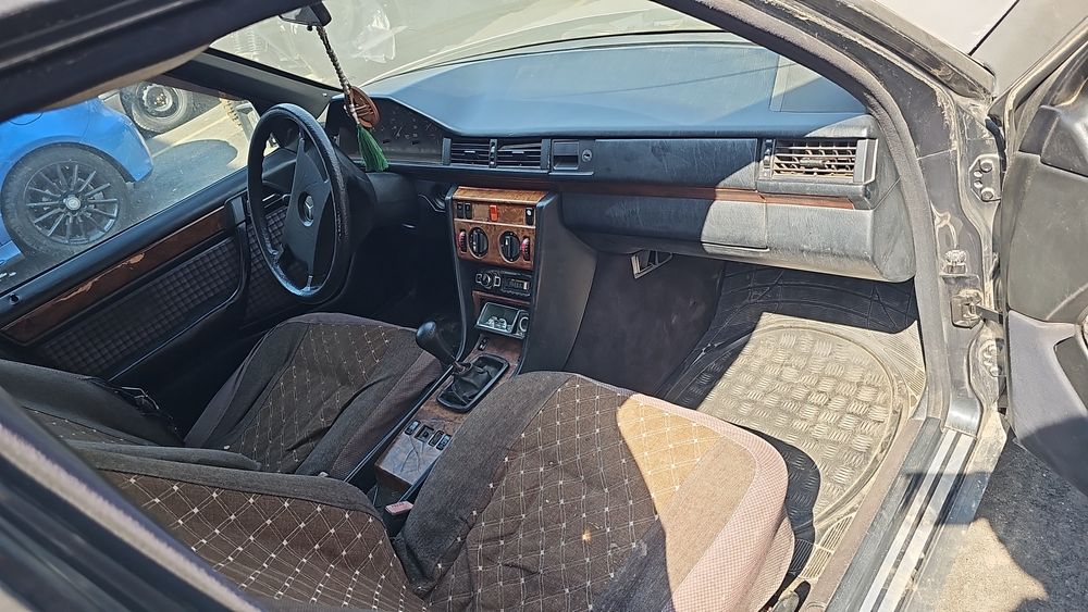 Продам на запчасти мерс