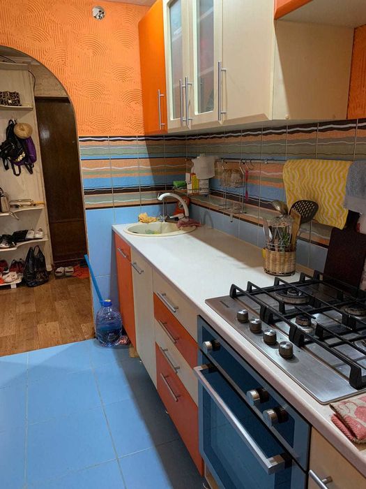 Продается  2 ком. Район 8 школы