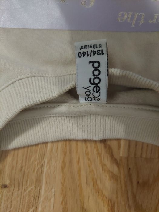 De vânzare lor 2 hanorace,  mărimea 134-140 cm