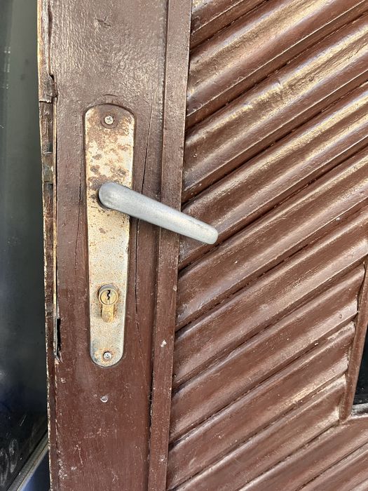 Входна дървена врата!