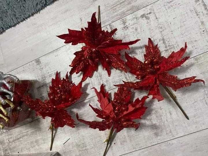 Коледна елха 210см. голяма и със 180бр шишарки