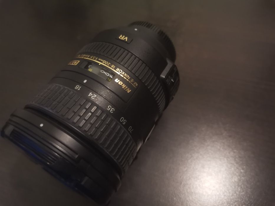 Nikon obiectiv 18-200 VR