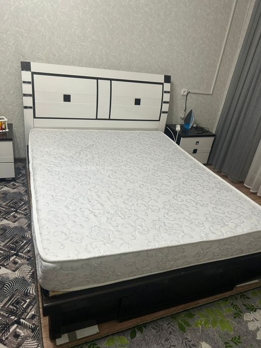 Кровать с матрасом