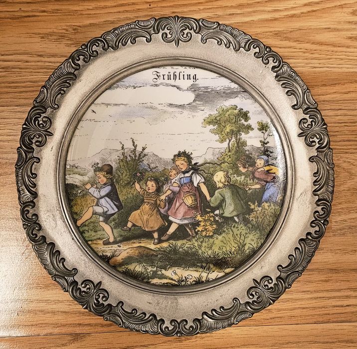 Farfurii vechi decorative din portelan