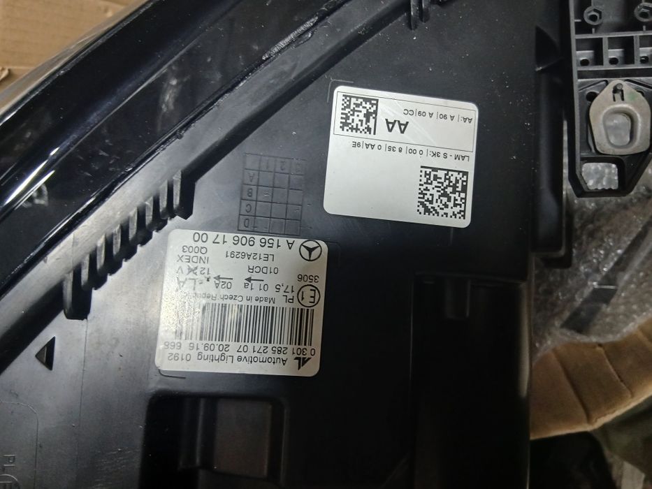 Ляв фар mercedes gla x156