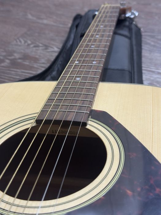 Yamaha F370 в идеале + чехол, каподастр, медиаторы