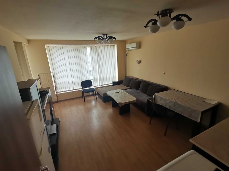 Дава се под наем Двустаен апартамент в Бургас, Славейков - 65 кв.м за 193.8 € - Снимка #1