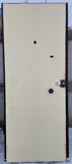 Продам железную дверь