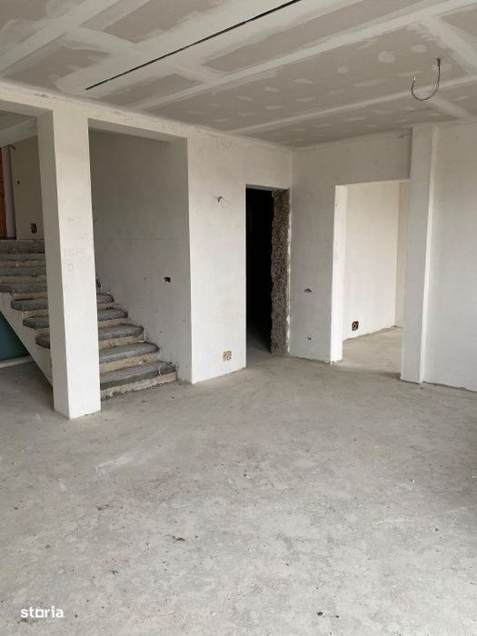 Apartament tip casa, 3 camere pe 2 nivele, gradina privata plus garaj