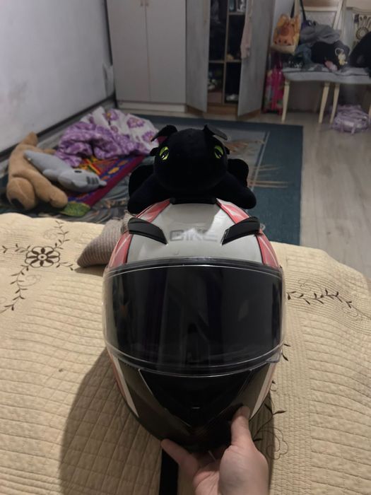 В продаже два шлема