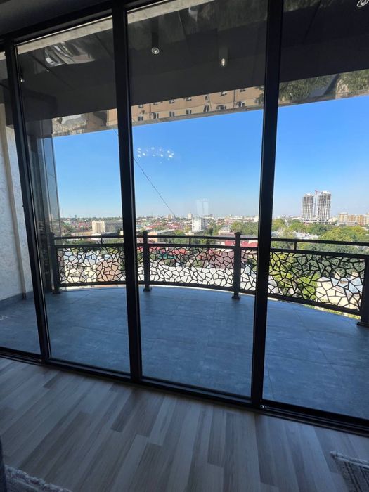 Продаётся 2 комнатная студия на Шота Руставели