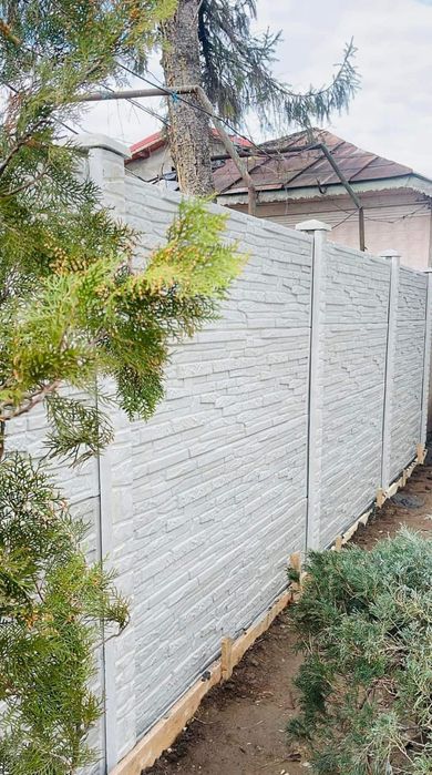 Gard din placi de beton