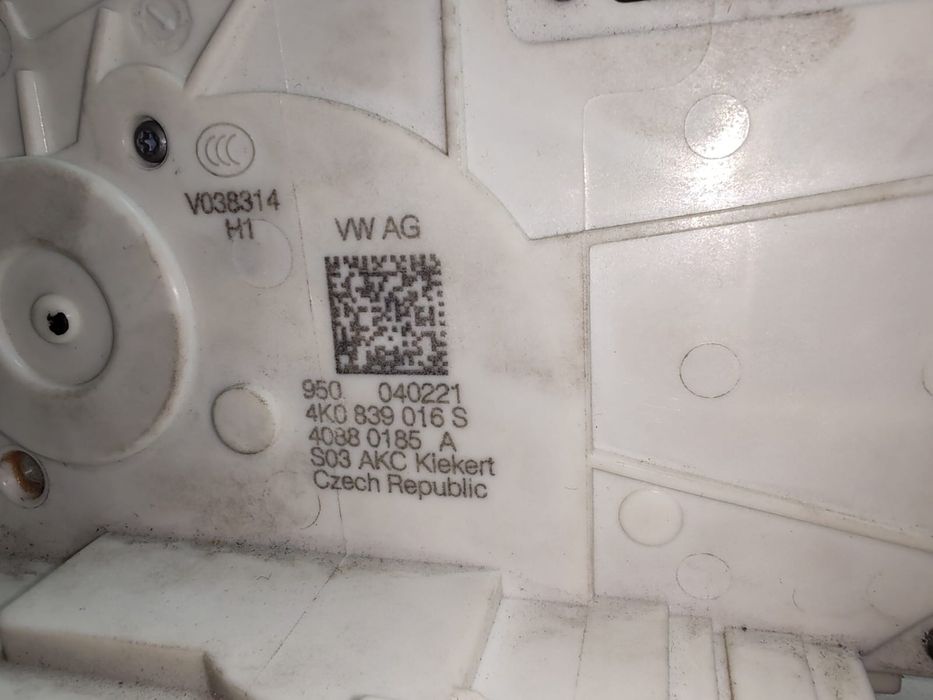 Încuietoare Audi Q8 2019+ 4K0839016S 4K1837016L