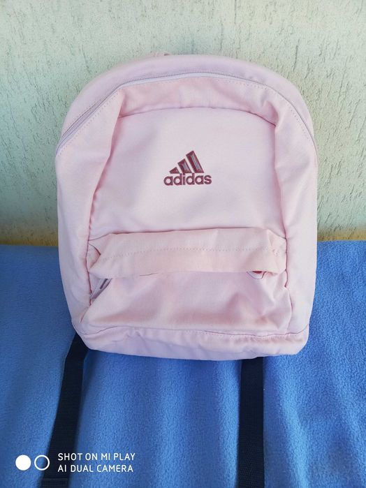 Две раници Adidas  и Nike.