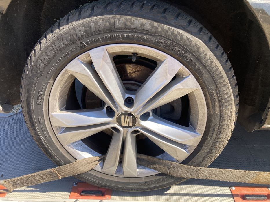 Продавам 3 броя джанти с гуми SEAT 225/50 17