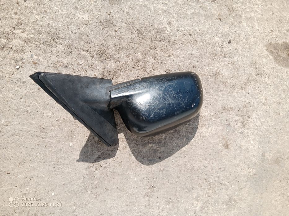 Продавам дясно огледало за mitsubishi colt