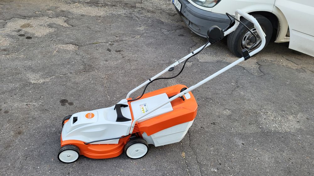 Masina tuns gazon-iarba Noua, Stihl, pe acumulator