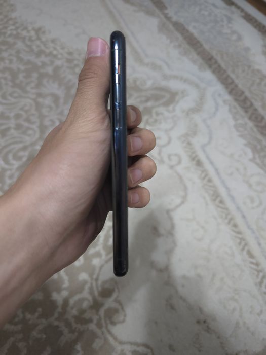 Iphone 11 pro 71% акб