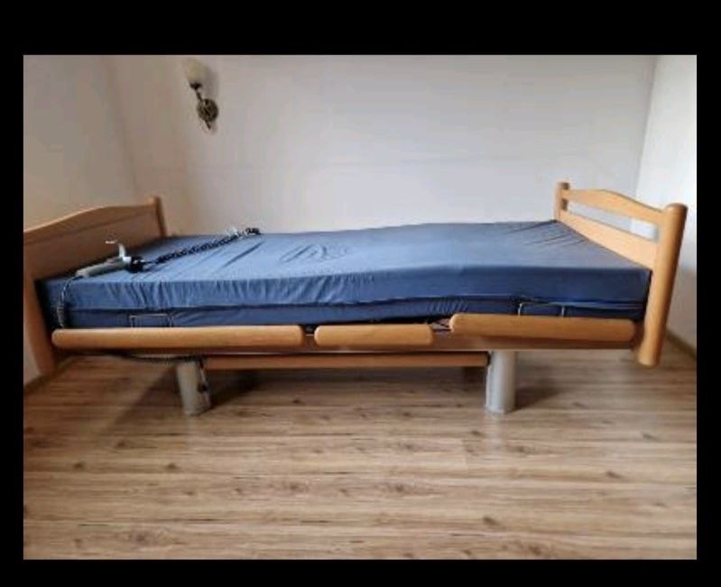 Болнична легло.