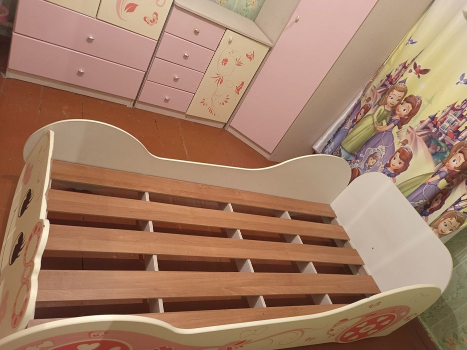 Продам спальню, детскую