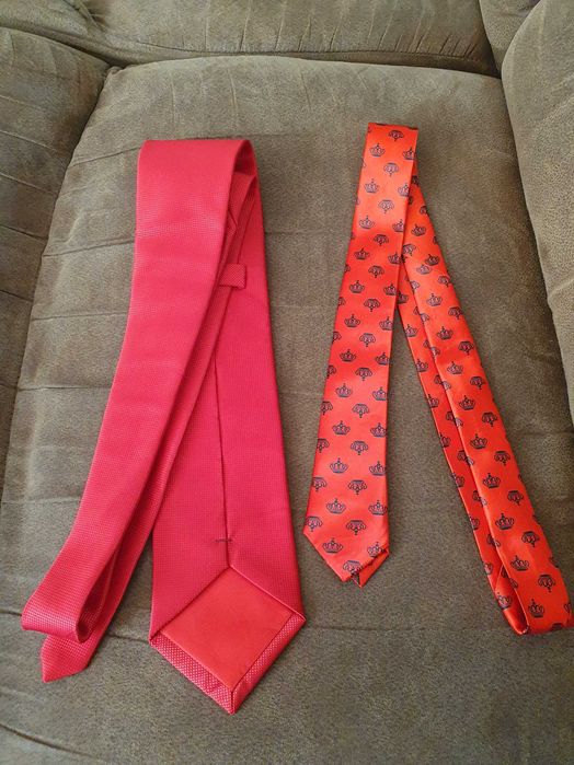 Вратовръзка - като нови - червени / синьо-сиво райе