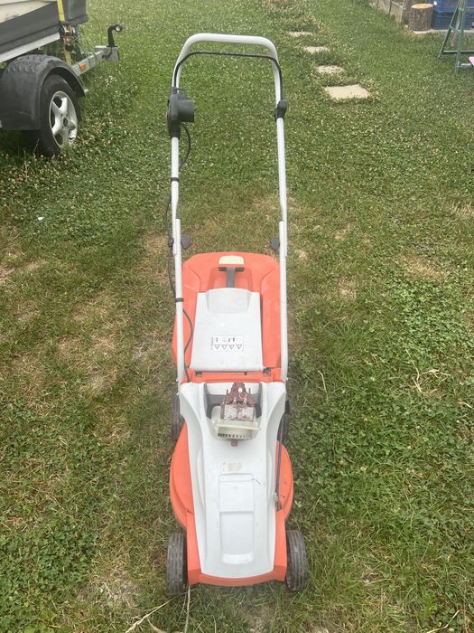 Masina de tuns iarba stihl