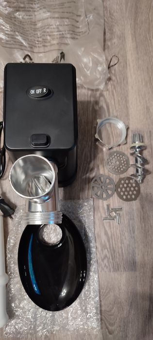 Электромясорубка новая