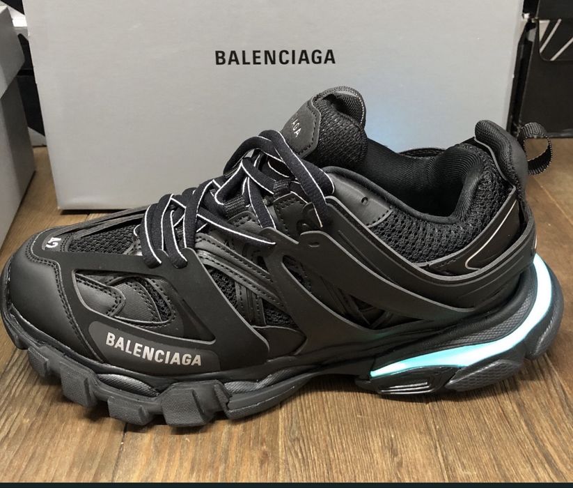 Balenciaga trak