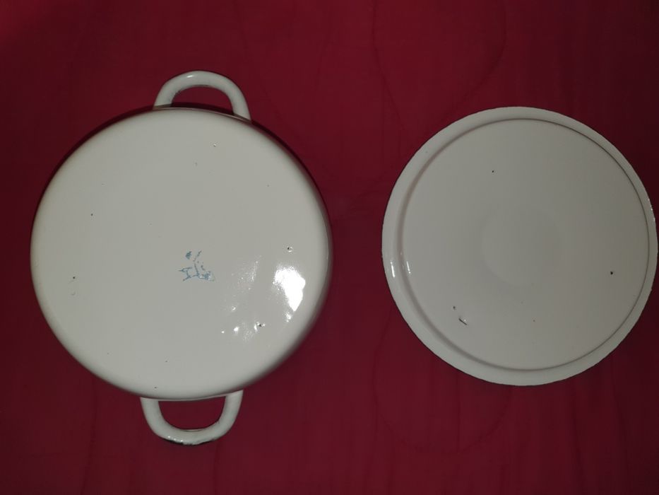 Салатница стеклянная новая, кастрюля эмалированная