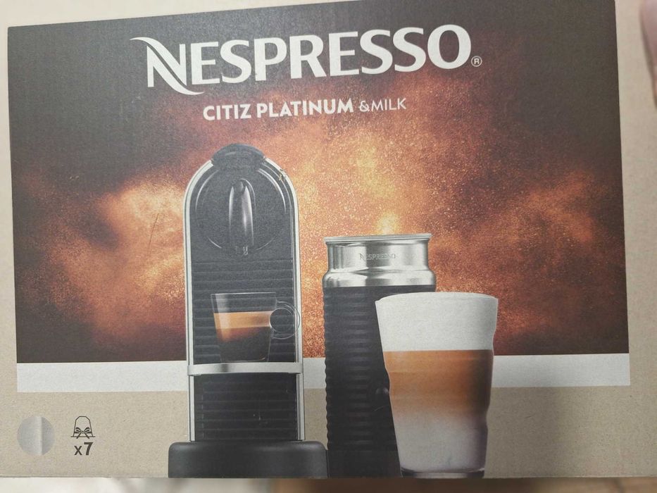 Продавам кафе машина Espressor Nespresso De'Longhi