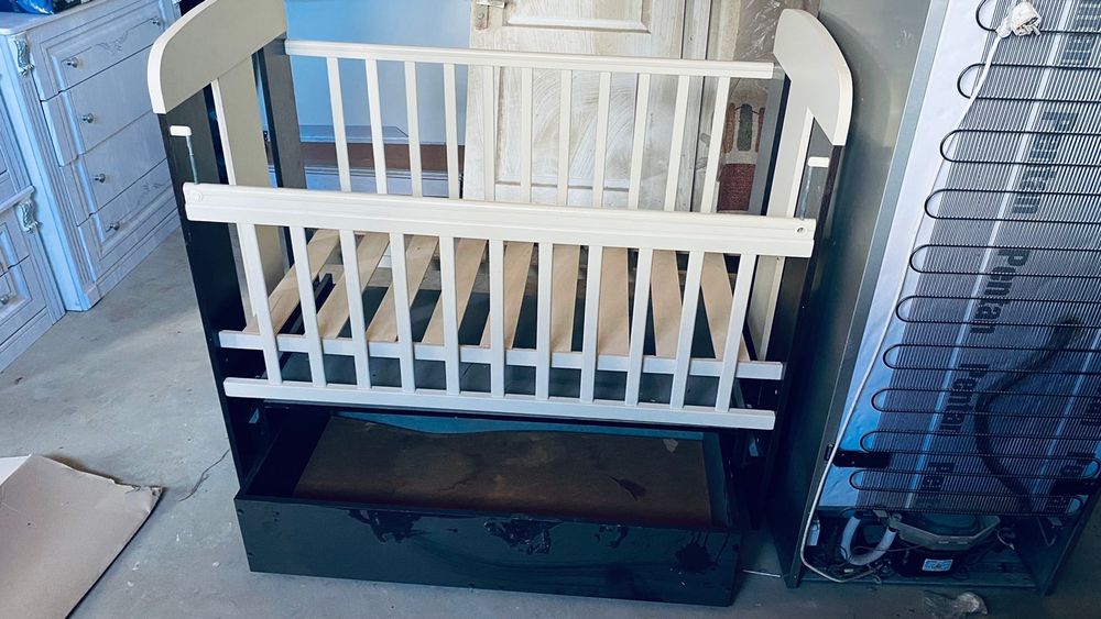 Продаётся манеж с полкой