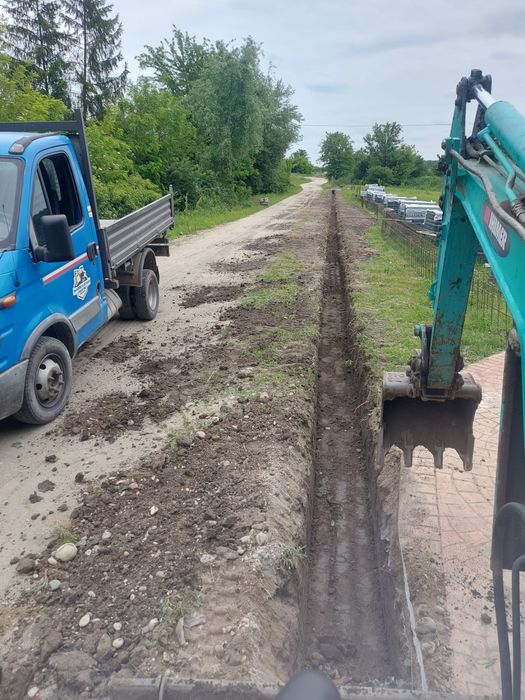 Miniexcavator spatii inguste