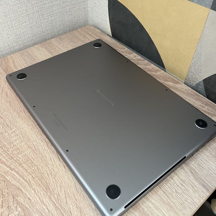 MacBook Pro 16 Apple