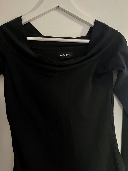Rochie midi neagră Even&Odd pe umeri cu mâneci lungi S