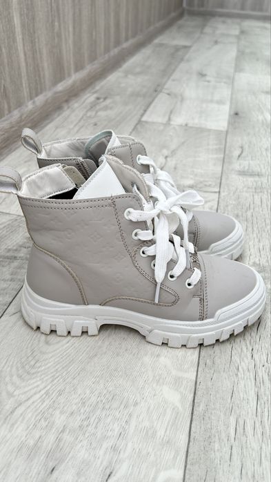 Кроссовки новые.