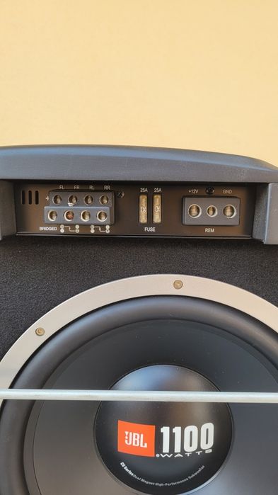 Subwoofer auto JBL 1100 Wati + statie