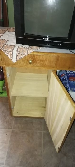 Продавам Бюро от дърво Д 1,00 Ш 0,40 В 0,85см