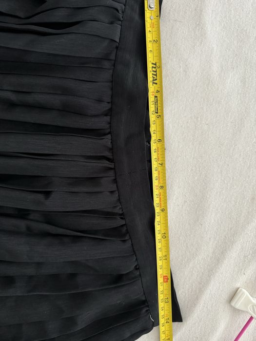 Fusta neagra plisata