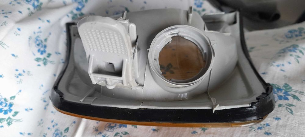 Продам поворотник на мэрс