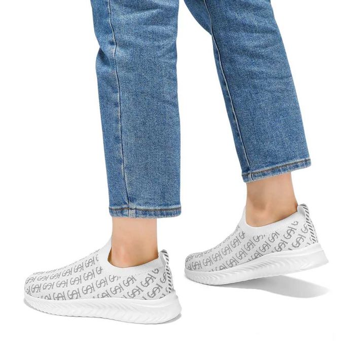Adidași STQ Slip-On pentru Femei, Spumă cu Memorie, Alb Vanilie