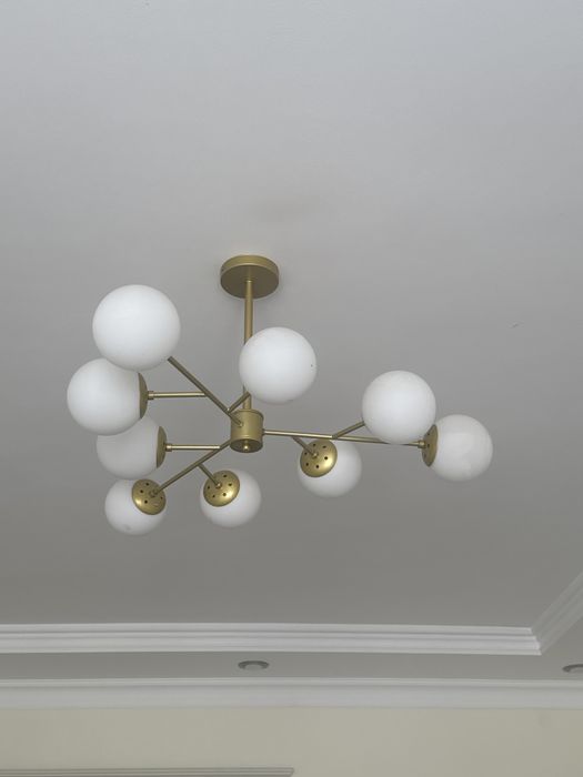 Люстра в хорошем состоянии