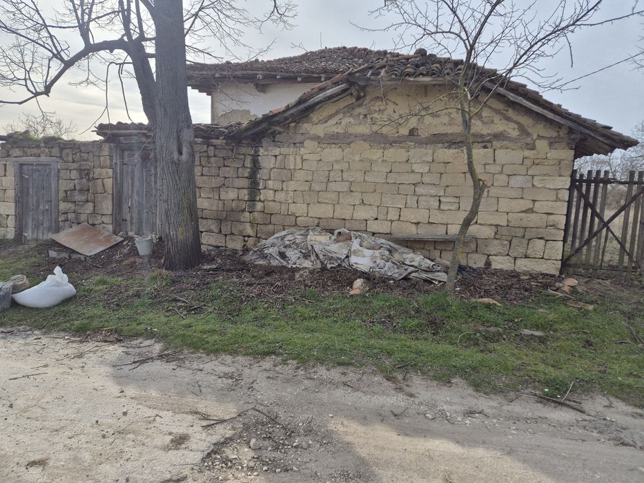 Продавам къща в село Черковна област Варна