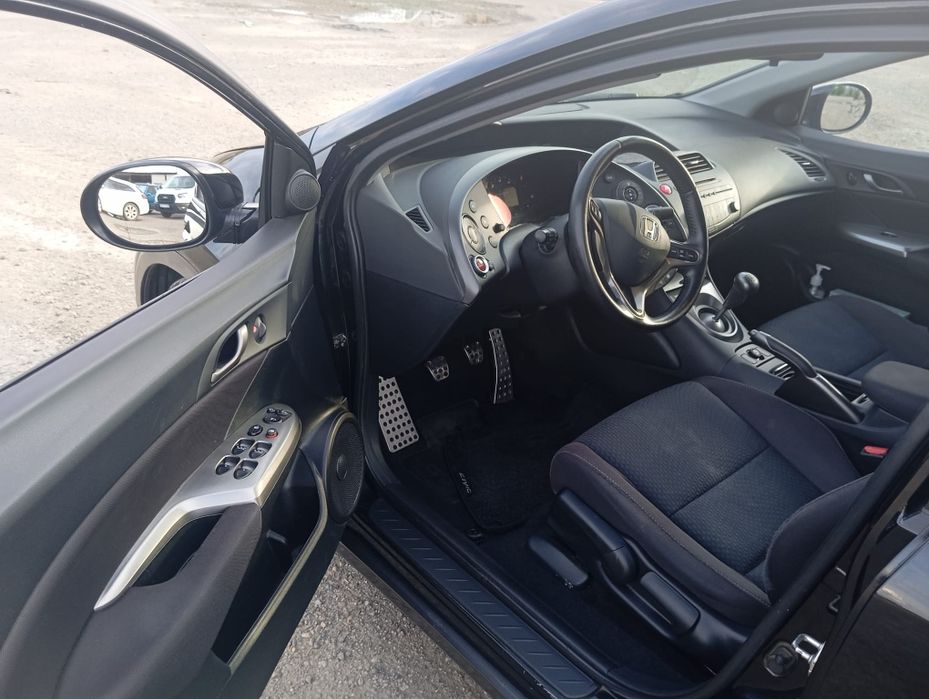 Honda Civic hatchback 2009 - 1.8 benzina  140HP 250 000 km