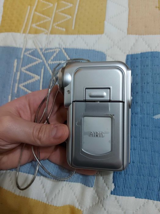 Продавам дигитална видеокамера AIRIS MPEG4