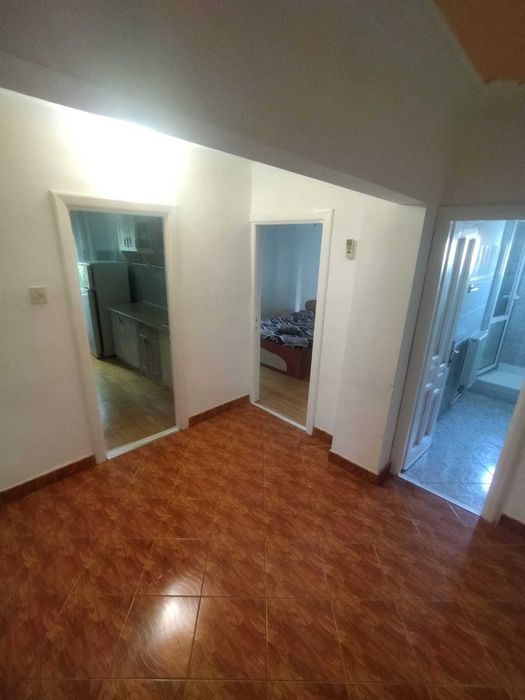 Închiriez apartament cu 2 camere