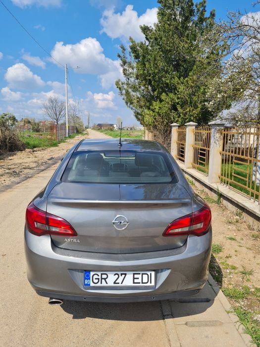 Opel astra j sedan
