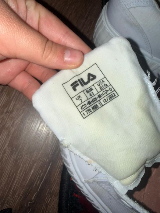Vand adidasi fila