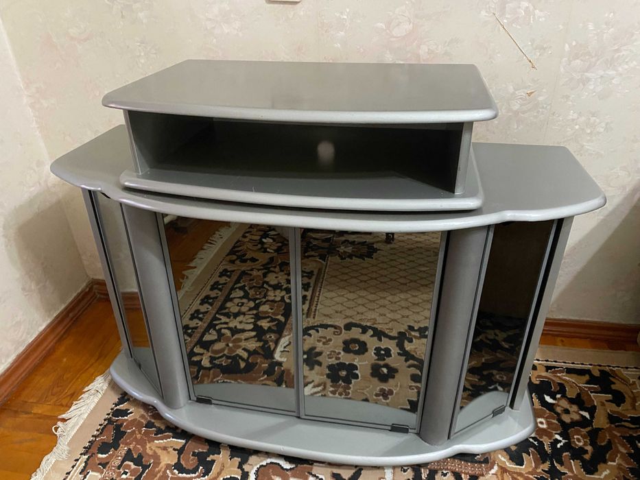 Телевизор Samsung с подставкой и пультом